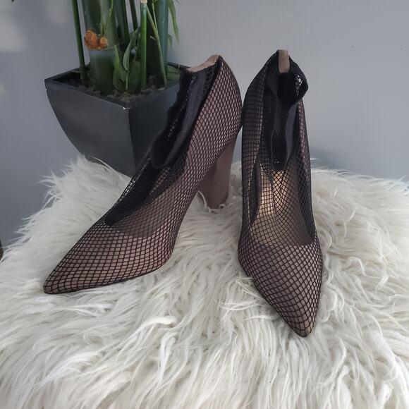 Shoe Dazzle Aria Black Fishnet Sock Chunky Heel Pointed Toe Pumps Size 12 - Picture 3 of 11